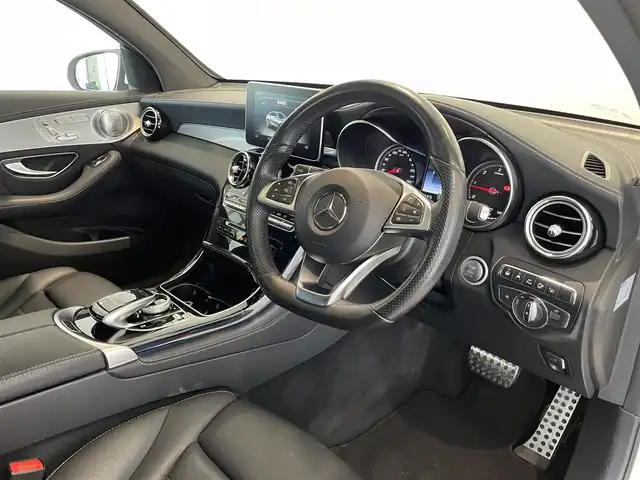 メルセデス・ベンツ ＧＬＣ２２０ d 4マチック クーペ スポーツ 本革 愛知県 2017(平29)年 5.3万km ポーラホワイト レザーエクスクルーシブパッケージ/黒革シート/サンルーフ　/ヘッドアップディスプレイ/Ｂｕｒｍｅｓｔｅｒサウンド　/エアーアドマイザー　/ＣＯＭＭＡＮＤナビ/Ｂｌｕｅｔｏｏｔｈ　/３６０度カメラ　/フルセグＴＶ　/ＡＣＣ　/ＬＫＡ　/ＬＤＷ　/ＢＳＭ　/アンビエントライト/パワーシート/シートヒーター/プッシュスタート/アイドリングストップ/ウィンカーミラー/ETC/パワーバックドア/LEDヘッドライト