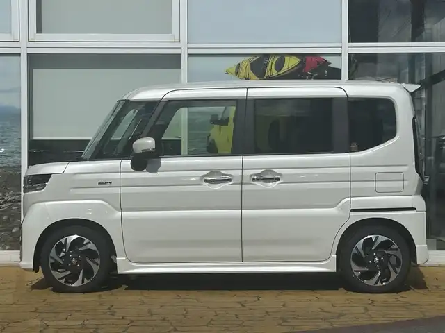 スズキ スペーシア カスタム HYBRID XS ターボ 道北・旭川 2024(令6)年 0.6万km ピュアホワイトP 純正メモリーナビ/フルセグTV/全方位カメラ/両側電動スライドドア/クルーズコントロール/ハーフレザーシート/前席シートヒーター/ハンドルヒーター/パドルシフト/ヘッドアップディスプレイ/ターボ/LEDヘッドライト/LEDフォグランプ