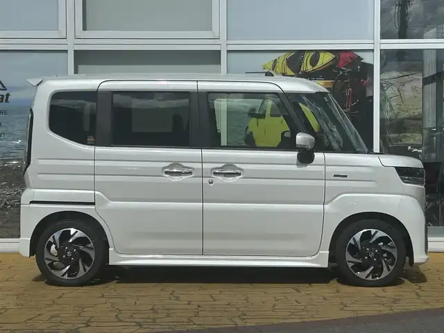 スズキ スペーシア カスタム HYBRID XS ターボ 道北・旭川 2024(令6)年 0.6万km ピュアホワイトP 純正メモリーナビ/フルセグTV/全方位カメラ/両側電動スライドドア/クルーズコントロール/ハーフレザーシート/前席シートヒーター/ハンドルヒーター/パドルシフト/ヘッドアップディスプレイ/ターボ/LEDヘッドライト/LEDフォグランプ