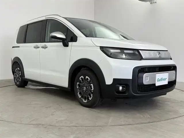 ホンダ フリード ハイブリット e:HEV クロスター 愛知県 2025(令7)年 0.1千km プラチナホワイトパール 登録済み未使用車/9インチコネクトナビ/・フルセグTV/・Bluetooth/・Applecarplay/・androidauto/ホンダセンシング/レーダークルーズコントロール/両側パワースライドドア/ブラインドスポットモニター/ルーフレール/フォグランプ/ステアリングリモコン/ルーフレール/シートヒーター/バックカメラ/リアエアコン/革巻きステアリング
