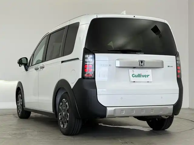 ホンダ フリード ハイブリット e:HEV クロスター 愛知県 2025(令7)年 0.1千km プラチナホワイトパール 登録済み未使用車/9インチコネクトナビ/・フルセグTV/・Bluetooth/・Applecarplay/・androidauto/ホンダセンシング/レーダークルーズコントロール/両側パワースライドドア/ブラインドスポットモニター/ルーフレール/フォグランプ/ステアリングリモコン/ルーフレール/シートヒーター/バックカメラ/リアエアコン/革巻きステアリング