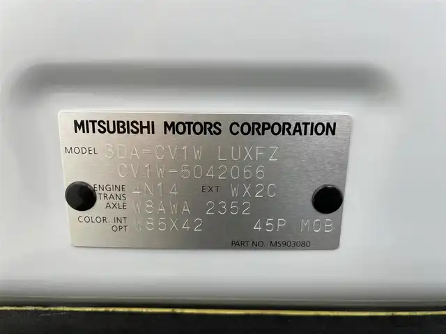 三菱 デリカＤ：５ シャモニー 群馬県 2025(令7)年 0.1千km ホワイトダイヤモンド 登録済み未使用車（登録時走行距離：7km）/CHAMONIX (8人)　4WD　e-Assist/ステップレス　（8人）/オリジナルナビ取付パッケージ＋リアモニター取付パッケージ(25300)　/D:5専用11型ナビゲーション(322300)/12.8型後席用モニター(143550円)/＝＝＝＝＝/アルパイン11インチナビ/・フルセグTV/BT/USB/AM/FM/＝＝＝＝＝/登録済未使用車　純正１２．８インチフリップダウンモニター　アルパイン１１インチナビ　バックカメラ　両側パワースライドドア　ハーフレザー　シートヒーター　ｅ－Ａｓｓｉｓｔ　ＬＥＤヘッドライト　４ＷＤ