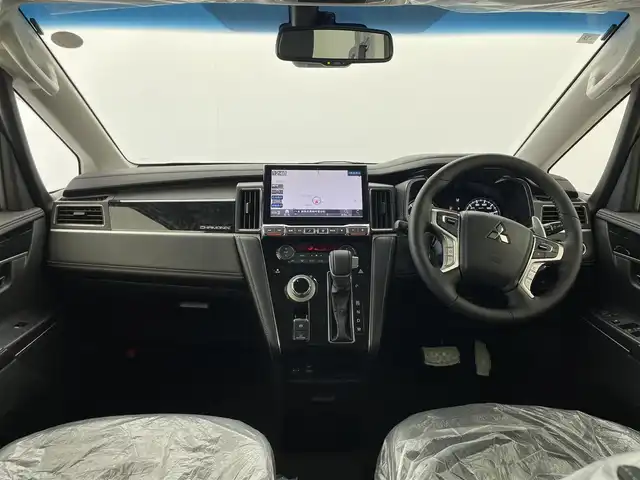 三菱 デリカＤ：５ シャモニー 群馬県 2025(令7)年 0.1千km ホワイトダイヤモンド 登録済み未使用車（登録時走行距離：7km）/CHAMONIX (8人)　4WD　e-Assist/ステップレス　（8人）/オリジナルナビ取付パッケージ＋リアモニター取付パッケージ(25300)　/D:5専用11型ナビゲーション(322300)/12.8型後席用モニター(143550円)/＝＝＝＝＝/アルパイン11インチナビ/・フルセグTV/BT/USB/AM/FM/＝＝＝＝＝/登録済未使用車　純正１２．８インチフリップダウンモニター　アルパイン１１インチナビ　バックカメラ　両側パワースライドドア　ハーフレザー　シートヒーター　ｅ－Ａｓｓｉｓｔ　ＬＥＤヘッドライト　４ＷＤ