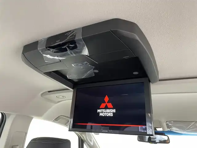 三菱 デリカＤ：５ シャモニー 群馬県 2025(令7)年 0.1千km ホワイトダイヤモンド 登録済み未使用車（登録時走行距離：7km）/CHAMONIX (8人)　4WD　e-Assist/ステップレス　（8人）/オリジナルナビ取付パッケージ＋リアモニター取付パッケージ(25300)　/D:5専用11型ナビゲーション(322300)/12.8型後席用モニター(143550円)/＝＝＝＝＝/アルパイン11インチナビ/・フルセグTV/BT/USB/AM/FM/＝＝＝＝＝/登録済未使用車　純正１２．８インチフリップダウンモニター　アルパイン１１インチナビ　バックカメラ　両側パワースライドドア　ハーフレザー　シートヒーター　ｅ－Ａｓｓｉｓｔ　ＬＥＤヘッドライト　４ＷＤ