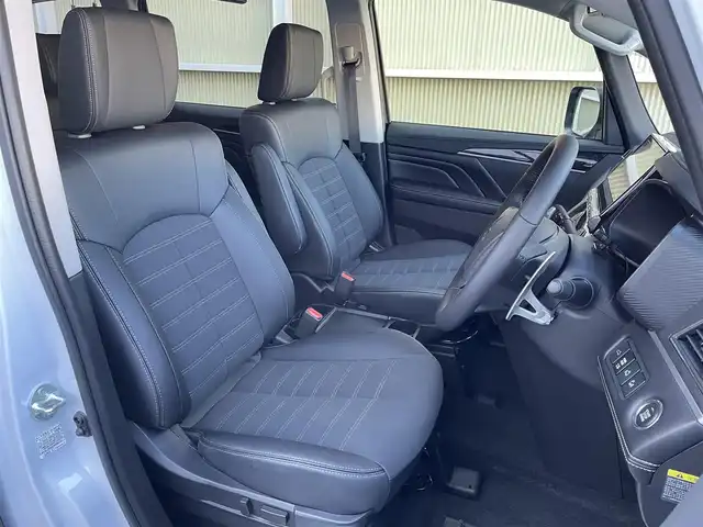 三菱 デリカＤ：５ シャモニー 東京都 2025(令7)年 0.1千km ホワイトダイヤモンド 登録済未使用車　/アルパイン１１インチナビ/・BluetoothAudio/HDNMI/USB/・CD/SD/DVD/AM/FM　/純正１２．８インチフリップダウンモニター/バックカメラ　/両側パワースライドドア　/ハーフレザーシート　/・シートヒーター　/ｅ－Ａｓｓｉｓｔ　/（予防安全技術）/・衝突被害軽減ブレーキ/・車線逸脱警報システム/・レーダークルーズコントロール/・オートマチックハイビーム/・誤発進抑制機能/ＬＥＤヘッドライト　/プッシュスマートキー/スマートキー/スペアキーX1/保証書＆取説