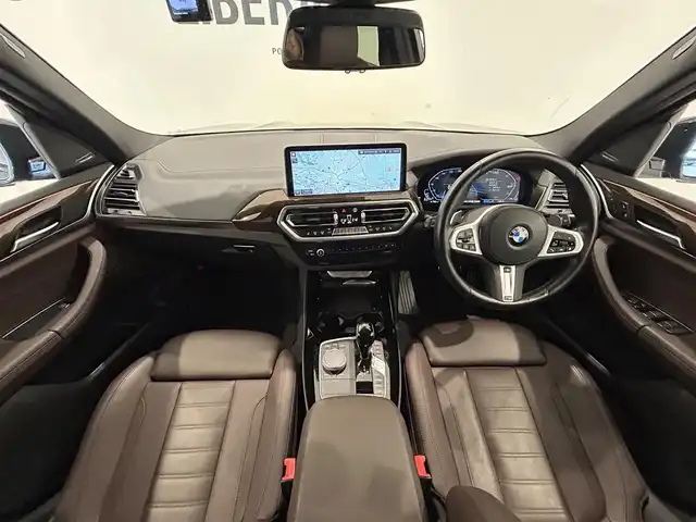 ＢＭＷ Ｘ３ xDrive20d Mスポーツ 熊本県 2022(令4)年 3.7万km サファイアブラックP パノラマサンルーフ/ブラウンレザーシート/全席シートヒーター/シートメモリー/ハンドルヒーター/純正HDDナビ/CarPlay/USB/Bluetooth/フルセグテレビ/ハーマンカードンプレミアムサラウンドシステム/置くだけ充電（ワイヤレス充電）/パワーバックドア/ETC2.0/前後ドライブレコーダー/インテリジェントセーフティー/アダプティブクルーズコントロール/オートマチックハイビーム/【ブラックサファイアメタリック】