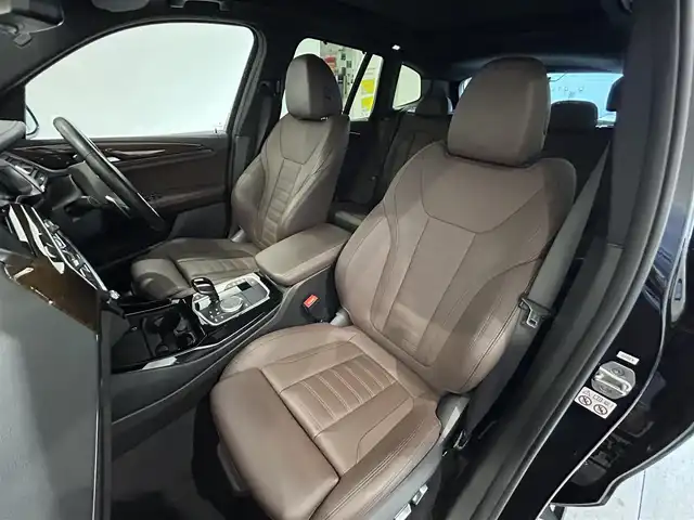 ＢＭＷ Ｘ３ xDrive20d Mスポーツ 熊本県 2022(令4)年 3.7万km サファイアブラックP パノラマサンルーフ/ブラウンレザーシート/全席シートヒーター/シートメモリー/ハンドルヒーター/純正HDDナビ/CarPlay/USB/Bluetooth/フルセグテレビ/ハーマンカードンプレミアムサラウンドシステム/置くだけ充電（ワイヤレス充電）/パワーバックドア/ETC2.0/前後ドライブレコーダー/インテリジェントセーフティー/アダプティブクルーズコントロール/オートマチックハイビーム/【ブラックサファイアメタリック】