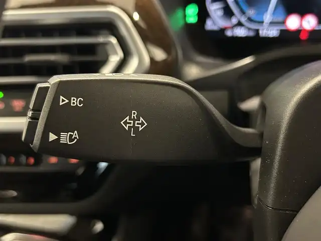 ＢＭＷ Ｘ３ xDrive20d Mスポーツ 熊本県 2022(令4)年 3.7万km サファイアブラックP パノラマサンルーフ/ブラウンレザーシート/全席シートヒーター/シートメモリー/ハンドルヒーター/純正HDDナビ/CarPlay/USB/Bluetooth/フルセグテレビ/ハーマンカードンプレミアムサラウンドシステム/置くだけ充電（ワイヤレス充電）/パワーバックドア/ETC2.0/前後ドライブレコーダー/インテリジェントセーフティー/アダプティブクルーズコントロール/オートマチックハイビーム/【ブラックサファイアメタリック】