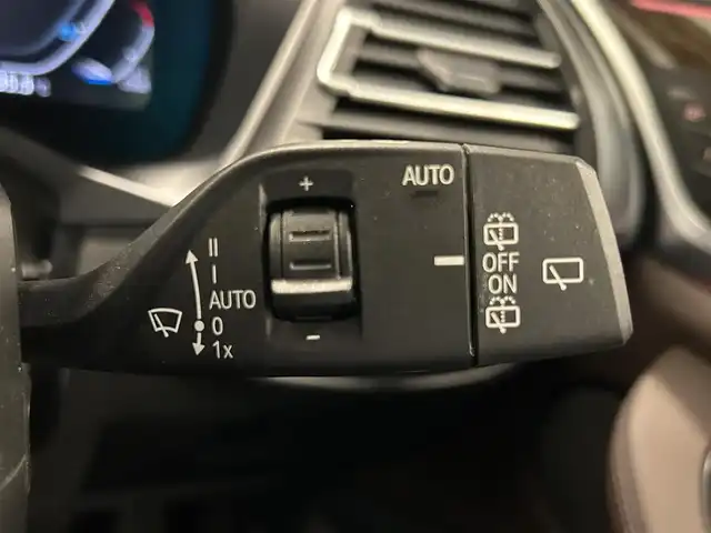 ＢＭＷ Ｘ３ xDrive20d Mスポーツ 熊本県 2022(令4)年 3.7万km サファイアブラックP パノラマサンルーフ/ブラウンレザーシート/全席シートヒーター/シートメモリー/ハンドルヒーター/純正HDDナビ/CarPlay/USB/Bluetooth/フルセグテレビ/ハーマンカードンプレミアムサラウンドシステム/置くだけ充電（ワイヤレス充電）/パワーバックドア/ETC2.0/前後ドライブレコーダー/インテリジェントセーフティー/アダプティブクルーズコントロール/オートマチックハイビーム/【ブラックサファイアメタリック】