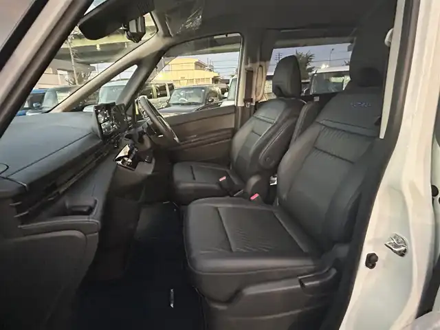 日産 セレナ オーテック 愛知県 2023(令5)年 2.6万km プリズムホワイト デジタルインナーミラー /プロパイロット /純正12.3インチナビ/（FM/AM/CD/DVD/フルセグTV/BT/HDMI）/アラウンドビューモニター/純正11インチフリップダウンモニター/ビルトイン2.0ETC/純正16インチAW/両側パワースライドドア /レーダークルーズコントロール/ハンドル支援/ブラインドスポットモニター/純正ドライブレコーダー/純正フロアマット/純正ドアバイザー/レザーシート/シートヒーター /取説、保証書/スペアキー