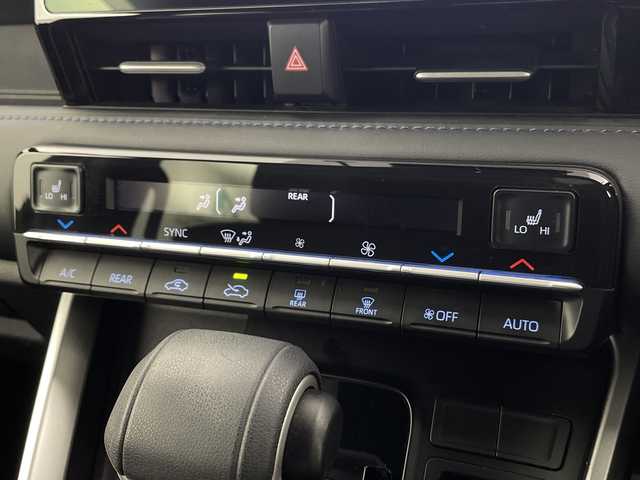 トヨタ ヴォクシー ハイブリッド S－Z 大阪府 2022(令4)年 2.9万km スパークリングブラックパールクリスタルシャイン 純正10.5型ナビ/・Bluetooth/・CD/DVD/・フルセグテレビ/バックカメラ/純正14インチフリップダウンモニター/両側パワースライドドア/シートヒーター/ハーフレザーシート/衝突軽減ブレーキ/レーンキープアシスト/オートマチックハイビーム/レーダークルーズコントロール/ビルトインETC2.0/LEDヘッドライト