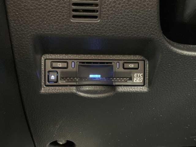 トヨタ ヴォクシー ハイブリッド S－Z 大阪府 2022(令4)年 2.9万km スパークリングブラックパールクリスタルシャイン 純正10.5型ナビ/・Bluetooth/・CD/DVD/・フルセグテレビ/バックカメラ/純正14インチフリップダウンモニター/両側パワースライドドア/シートヒーター/ハーフレザーシート/衝突軽減ブレーキ/レーンキープアシスト/オートマチックハイビーム/レーダークルーズコントロール/ビルトインETC2.0/LEDヘッドライト