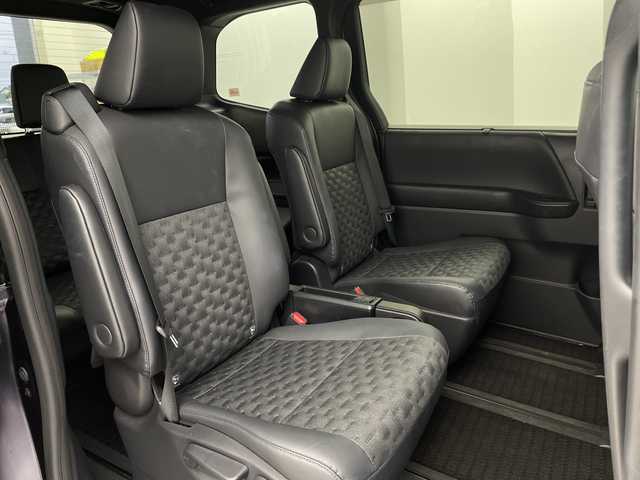 トヨタ ヴォクシー ハイブリッド S－Z 大阪府 2022(令4)年 2.9万km スパークリングブラックパールクリスタルシャイン 純正10.5型ナビ/・Bluetooth/・CD/DVD/・フルセグテレビ/バックカメラ/純正14インチフリップダウンモニター/両側パワースライドドア/シートヒーター/ハーフレザーシート/衝突軽減ブレーキ/レーンキープアシスト/オートマチックハイビーム/レーダークルーズコントロール/ビルトインETC2.0/LEDヘッドライト