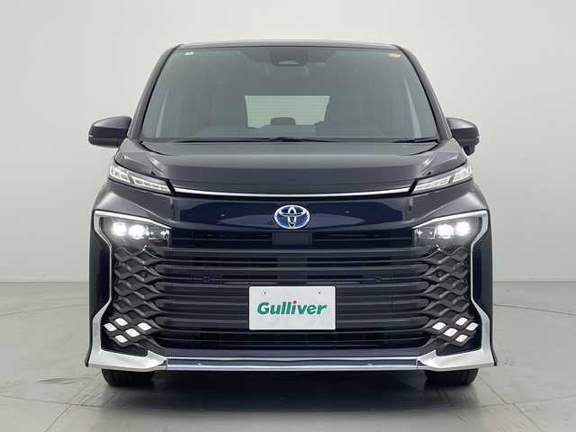 トヨタ ヴォクシー ハイブリッド S－Z 大阪府 2022(令4)年 2.9万km スパークリングブラックパールクリスタルシャイン 純正10.5型ナビ/・Bluetooth/・CD/DVD/・フルセグテレビ/バックカメラ/純正14インチフリップダウンモニター/両側パワースライドドア/シートヒーター/ハーフレザーシート/衝突軽減ブレーキ/レーンキープアシスト/オートマチックハイビーム/レーダークルーズコントロール/ビルトインETC2.0/LEDヘッドライト