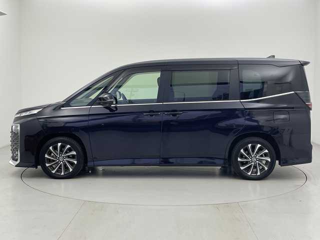 トヨタ ヴォクシー ハイブリッド S－Z 大阪府 2022(令4)年 2.9万km スパークリングブラックパールクリスタルシャイン 純正10.5型ナビ/・Bluetooth/・CD/DVD/・フルセグテレビ/バックカメラ/純正14インチフリップダウンモニター/両側パワースライドドア/シートヒーター/ハーフレザーシート/衝突軽減ブレーキ/レーンキープアシスト/オートマチックハイビーム/レーダークルーズコントロール/ビルトインETC2.0/LEDヘッドライト