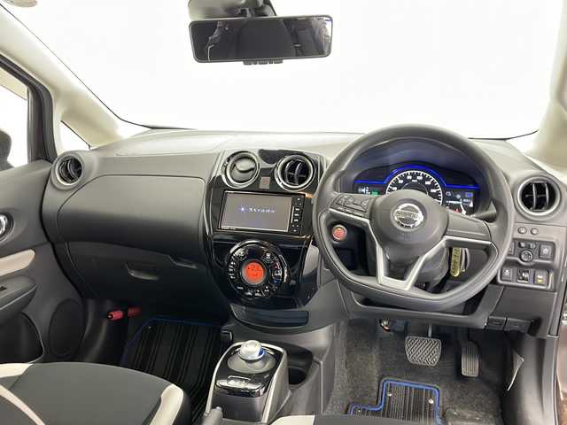 日産 ノート e－パワー X 長野県 2017(平29)年 6.2万km インペリアルアンバーP 社外ナビ　CN-RE03WD/(フルセグ/Bluetooth/CD/DVD)/360°カメラ/ETC/インテリジェントルームミラー/衝突軽減ブレーキ/レーンキープアシスト/コーナーセンサー/社外AWスタッドレス4本/ヘッドライトレベライザー/プッシュスタート/スマートキー/スペアキー