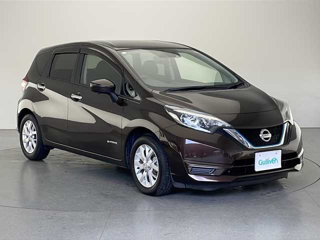 日産 ノート e－パワー X 長野県 2017(平29)年 6.2万km インペリアルアンバーP 社外ナビ　CN-RE03WD/(フルセグ/Bluetooth/CD/DVD)/360°カメラ/ETC/インテリジェントルームミラー/衝突軽減ブレーキ/レーンキープアシスト/コーナーセンサー/社外AWスタッドレス4本/ヘッドライトレベライザー/プッシュスタート/スマートキー/スペアキー