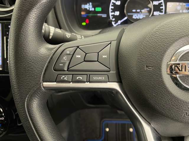 日産 ノート e－パワー X 長野県 2017(平29)年 6.2万km インペリアルアンバーP 社外ナビ　CN-RE03WD/(フルセグ/Bluetooth/CD/DVD)/360°カメラ/ETC/インテリジェントルームミラー/衝突軽減ブレーキ/レーンキープアシスト/コーナーセンサー/社外AWスタッドレス4本/ヘッドライトレベライザー/プッシュスタート/スマートキー/スペアキー