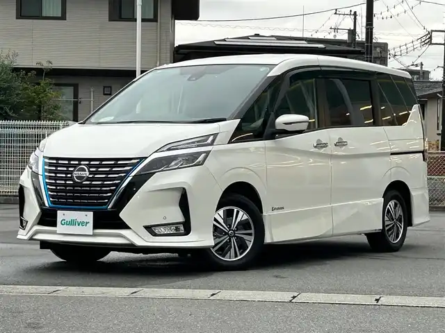 日産 セレナ e－パワー ハイウェイスター V 静岡県 2020(令2)年 6.1万km ブリリアントホワイトパール 純正10インチナビ（CD/DVD/BT/フルセグ）/全方位カメラ/保証書/取扱説明書/Wオートエアコン/クルーズコントロール/スマートキー/スペアキー１本/エンジンスタートボタン/パワーウィンドウ/パワーステアリング/純正ETC2.0/ドライブレコーダー/三列シート/ウォークスルー/純正フロアマット/両側パワースライドドア/純正15インチアルミホイール/ABS/横滑り防止装置/コーナーセンサー前後/オートライト/LEDヘッドライト/W+サイドエアバッグ/衝突軽減システム