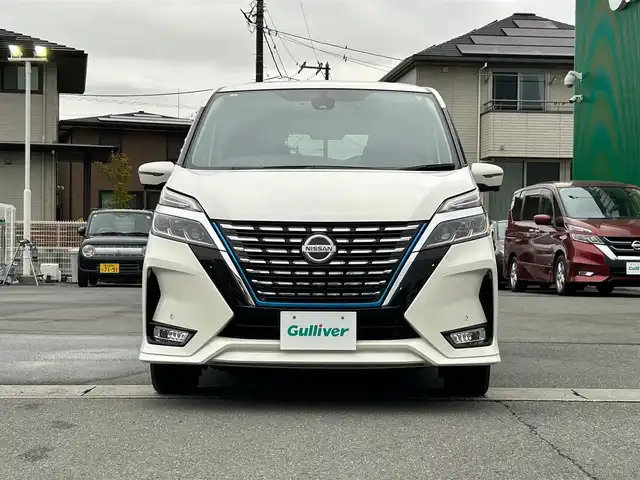 日産 セレナ e－パワー ハイウェイスター V 静岡県 2020(令2)年 6.1万km ブリリアントホワイトパール 純正10インチナビ（CD/DVD/BT/フルセグ）/全方位カメラ/保証書/取扱説明書/Wオートエアコン/クルーズコントロール/スマートキー/スペアキー１本/エンジンスタートボタン/パワーウィンドウ/パワーステアリング/純正ETC2.0/ドライブレコーダー/三列シート/ウォークスルー/純正フロアマット/両側パワースライドドア/純正15インチアルミホイール/ABS/横滑り防止装置/コーナーセンサー前後/オートライト/LEDヘッドライト/W+サイドエアバッグ/衝突軽減システム