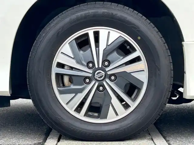 日産 セレナ e－パワー ハイウェイスター V 静岡県 2020(令2)年 6.1万km ブリリアントホワイトパール 純正10インチナビ（CD/DVD/BT/フルセグ）/全方位カメラ/保証書/取扱説明書/Wオートエアコン/クルーズコントロール/スマートキー/スペアキー１本/エンジンスタートボタン/パワーウィンドウ/パワーステアリング/純正ETC2.0/ドライブレコーダー/三列シート/ウォークスルー/純正フロアマット/両側パワースライドドア/純正15インチアルミホイール/ABS/横滑り防止装置/コーナーセンサー前後/オートライト/LEDヘッドライト/W+サイドエアバッグ/衝突軽減システム