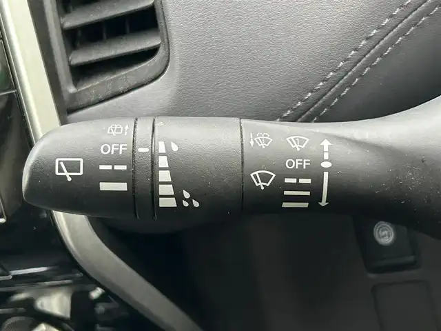 日産 セレナ e－パワー ハイウェイスター V 静岡県 2020(令2)年 6.1万km ブリリアントホワイトパール 純正10インチナビ（CD/DVD/BT/フルセグ）/全方位カメラ/保証書/取扱説明書/Wオートエアコン/クルーズコントロール/スマートキー/スペアキー１本/エンジンスタートボタン/パワーウィンドウ/パワーステアリング/純正ETC2.0/ドライブレコーダー/三列シート/ウォークスルー/純正フロアマット/両側パワースライドドア/純正15インチアルミホイール/ABS/横滑り防止装置/コーナーセンサー前後/オートライト/LEDヘッドライト/W+サイドエアバッグ/衝突軽減システム