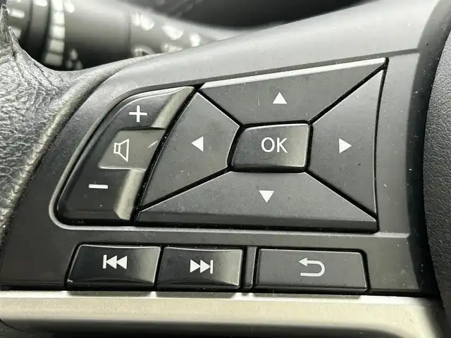 日産 セレナ e－パワー ハイウェイスター V 静岡県 2020(令2)年 6.1万km ブリリアントホワイトパール 純正10インチナビ（CD/DVD/BT/フルセグ）/全方位カメラ/保証書/取扱説明書/Wオートエアコン/クルーズコントロール/スマートキー/スペアキー１本/エンジンスタートボタン/パワーウィンドウ/パワーステアリング/純正ETC2.0/ドライブレコーダー/三列シート/ウォークスルー/純正フロアマット/両側パワースライドドア/純正15インチアルミホイール/ABS/横滑り防止装置/コーナーセンサー前後/オートライト/LEDヘッドライト/W+サイドエアバッグ/衝突軽減システム