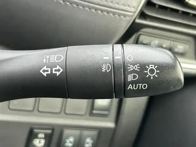 日産 セレナ e－パワー ハイウェイスター V 静岡県 2020(令2)年 6.1万km ブリリアントホワイトパール 純正10インチナビ（CD/DVD/BT/フルセグ）/全方位カメラ/保証書/取扱説明書/Wオートエアコン/クルーズコントロール/スマートキー/スペアキー１本/エンジンスタートボタン/パワーウィンドウ/パワーステアリング/純正ETC2.0/ドライブレコーダー/三列シート/ウォークスルー/純正フロアマット/両側パワースライドドア/純正15インチアルミホイール/ABS/横滑り防止装置/コーナーセンサー前後/オートライト/LEDヘッドライト/W+サイドエアバッグ/衝突軽減システム