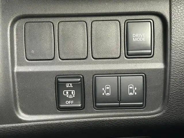 日産 セレナ e－パワー ハイウェイスター V 静岡県 2020(令2)年 6.1万km ブリリアントホワイトパール 純正10インチナビ（CD/DVD/BT/フルセグ）/全方位カメラ/保証書/取扱説明書/Wオートエアコン/クルーズコントロール/スマートキー/スペアキー１本/エンジンスタートボタン/パワーウィンドウ/パワーステアリング/純正ETC2.0/ドライブレコーダー/三列シート/ウォークスルー/純正フロアマット/両側パワースライドドア/純正15インチアルミホイール/ABS/横滑り防止装置/コーナーセンサー前後/オートライト/LEDヘッドライト/W+サイドエアバッグ/衝突軽減システム