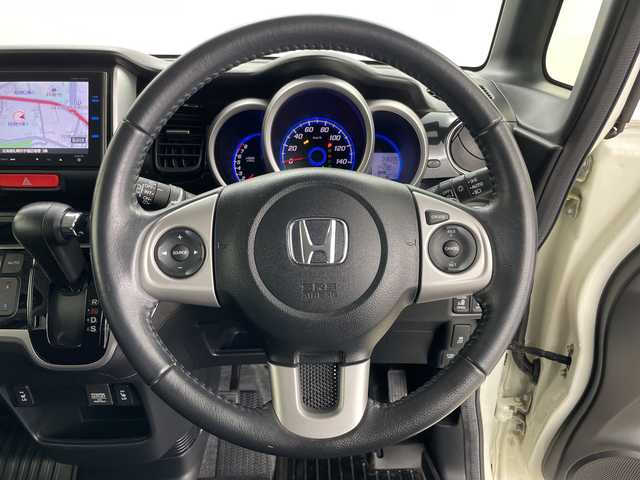 ホンダ Ｎ ＢＯＸ カスタム ターボ SSパッケージ 道央・札幌 2014(平26)年 4.9万km プレミアムホワイトパール ・純正ナビ&CD&DVD&BT&SD&TV/・両側パワースライドドア/・バックカメラ/・クルーズコントロール/・横滑り防止装置/・アイドリングストップ/・前席シートヒーター/・パドルシフト/・ドアミラーヒーター/・純正フロアマット/・ステアリングスイッチ/・ドアバイザー/・プッシュスタート/・HIDヘッドライト/・フォグランプ/・オートライト/・スマートキー
