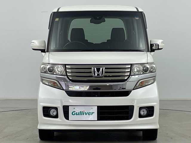 ホンダ Ｎ ＢＯＸ カスタム ターボ SSパッケージ 道央・札幌 2014(平26)年 4.9万km プレミアムホワイトパール ・純正ナビ&CD&DVD&BT&SD&TV/・両側パワースライドドア/・バックカメラ/・クルーズコントロール/・横滑り防止装置/・アイドリングストップ/・前席シートヒーター/・パドルシフト/・ドアミラーヒーター/・純正フロアマット/・ステアリングスイッチ/・ドアバイザー/・プッシュスタート/・HIDヘッドライト/・フォグランプ/・オートライト/・スマートキー