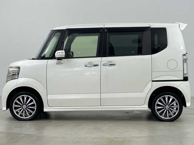 ホンダ Ｎ ＢＯＸ カスタム ターボ SSパッケージ 道央・札幌 2014(平26)年 4.9万km プレミアムホワイトパール ・純正ナビ&CD&DVD&BT&SD&TV/・両側パワースライドドア/・バックカメラ/・クルーズコントロール/・横滑り防止装置/・アイドリングストップ/・前席シートヒーター/・パドルシフト/・ドアミラーヒーター/・純正フロアマット/・ステアリングスイッチ/・ドアバイザー/・プッシュスタート/・HIDヘッドライト/・フォグランプ/・オートライト/・スマートキー