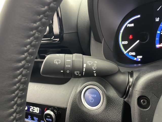 トヨタ ヤリスクロス ハイブリッド Z 秋田県 2023(令5)年 1.8万km プラチナホワイトパールマイカ 4WD/純正ナビ　/フルセグTV/CD/DVD/AM/FM/Bluetooth/衝突被害軽減防止ブレーキ　/ブラインドスポットモニター/ヘッドアップディスプレイ/レーダークルーズコントロール/レーンキープアシスト/横滑り防止装置/ダウンヒルアシストコントロール/前後クリアランスソナー/全方位カメラ　/寒冷地仕様/ワイパーデアイサー/前席シートヒーター/ステアリングヒーター/パワーバックドア/運転席パワーシート/ビルトインETC2.0/前後純正ドライブレコーダー/AC100V/電動パーキング/オートブレーキホールド/LEDヘッドライト/フォグランプ/オートマチックハイビーム/ハーフレザーシート/純正アルミホイール/純正ドアバイザー/純正フロアマット