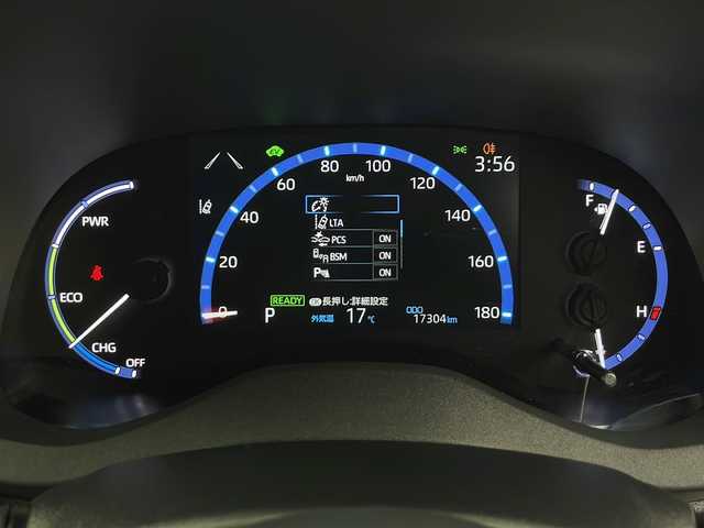 トヨタ ヤリスクロス ハイブリッド Z 秋田県 2023(令5)年 1.8万km プラチナホワイトパールマイカ 4WD/純正ナビ　/フルセグTV/CD/DVD/AM/FM/Bluetooth/衝突被害軽減防止ブレーキ　/ブラインドスポットモニター/ヘッドアップディスプレイ/レーダークルーズコントロール/レーンキープアシスト/横滑り防止装置/ダウンヒルアシストコントロール/前後クリアランスソナー/全方位カメラ　/寒冷地仕様/ワイパーデアイサー/前席シートヒーター/ステアリングヒーター/パワーバックドア/運転席パワーシート/ビルトインETC2.0/前後純正ドライブレコーダー/AC100V/電動パーキング/オートブレーキホールド/LEDヘッドライト/フォグランプ/オートマチックハイビーム/ハーフレザーシート/純正アルミホイール/純正ドアバイザー/純正フロアマット