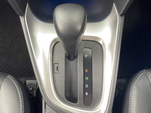 トヨタ ヤリスクロス ハイブリッド Z 秋田県 2023(令5)年 1.8万km プラチナホワイトパールマイカ 4WD/純正ナビ　/フルセグTV/CD/DVD/AM/FM/Bluetooth/衝突被害軽減防止ブレーキ　/ブラインドスポットモニター/ヘッドアップディスプレイ/レーダークルーズコントロール/レーンキープアシスト/横滑り防止装置/ダウンヒルアシストコントロール/前後クリアランスソナー/全方位カメラ　/寒冷地仕様/ワイパーデアイサー/前席シートヒーター/ステアリングヒーター/パワーバックドア/運転席パワーシート/ビルトインETC2.0/前後純正ドライブレコーダー/AC100V/電動パーキング/オートブレーキホールド/LEDヘッドライト/フォグランプ/オートマチックハイビーム/ハーフレザーシート/純正アルミホイール/純正ドアバイザー/純正フロアマット