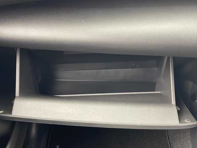 トヨタ ヤリスクロス ハイブリッド Z 秋田県 2023(令5)年 1.8万km プラチナホワイトパールマイカ 4WD/純正ナビ　/フルセグTV/CD/DVD/AM/FM/Bluetooth/衝突被害軽減防止ブレーキ　/ブラインドスポットモニター/ヘッドアップディスプレイ/レーダークルーズコントロール/レーンキープアシスト/横滑り防止装置/ダウンヒルアシストコントロール/前後クリアランスソナー/全方位カメラ　/寒冷地仕様/ワイパーデアイサー/前席シートヒーター/ステアリングヒーター/パワーバックドア/運転席パワーシート/ビルトインETC2.0/前後純正ドライブレコーダー/AC100V/電動パーキング/オートブレーキホールド/LEDヘッドライト/フォグランプ/オートマチックハイビーム/ハーフレザーシート/純正アルミホイール/純正ドアバイザー/純正フロアマット