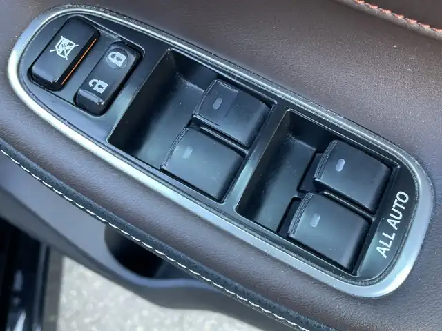 トヨタ クラウン ハイブリッド ロイヤルサルーン Four 石川県 2014(平26)年 14.4万km 黒 ４WD/純正メーカーナビ/フルセグTV/全方位カメラ/LEDヘッドライト/ETC/クルーズコントロール/スマートキー/プッシュスタート/電動ミラー/パワーシート/オートライト