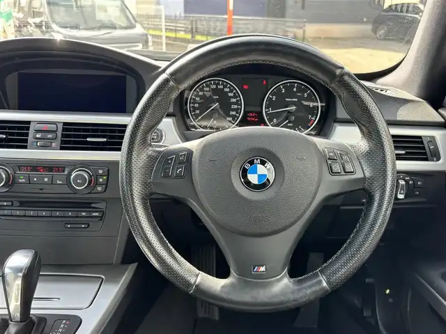 ＢＭＷ ３２０ｉ クーペ 熊本県 2011(平23)年 9.7万km アルピンホワイトⅢ サンルーフ/パワーシート/純正18インチAW/電動格納ミラー/ウィンカーミラー/プッシュスタート/スマートキー/取扱説明書