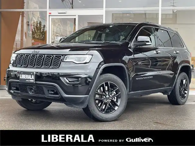 クライスラー・ジープ ジープ グランドチェロキー LTD 岐阜県 2021(令3)年 3.5万km 黒 純正ナビゲーション/Bluetooth/USB/Apple CarPlay/Android Auto/アルパイン製プレミアムサウンドシステム/アルパインフリップダウンモニター/社外DVDプレーヤー/アダプティブクルーズコントロール/前面衝突警報/車線逸脱警報プラス/ブラインドスポットモニター /ParkSense縦列、並列パークアシスト/セレクテレインシステム/クォドラリフトエアサスペンション/クォドラトラックII/バイキセノンヘッドライト/ベンチレーテッドフロントシート/フロント8ウェイパワーシート（運転席メモリー機能付）