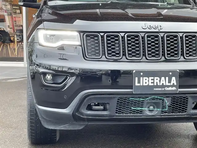 クライスラー・ジープ ジープ グランドチェロキー LTD 岐阜県 2021(令3)年 3.5万km 黒 純正ナビゲーション/Bluetooth/USB/Apple CarPlay/Android Auto/アルパイン製プレミアムサウンドシステム/アルパインフリップダウンモニター/社外DVDプレーヤー/アダプティブクルーズコントロール/前面衝突警報/車線逸脱警報プラス/ブラインドスポットモニター /ParkSense縦列、並列パークアシスト/セレクテレインシステム/クォドラリフトエアサスペンション/クォドラトラックII/バイキセノンヘッドライト/ベンチレーテッドフロントシート/フロント8ウェイパワーシート（運転席メモリー機能付）