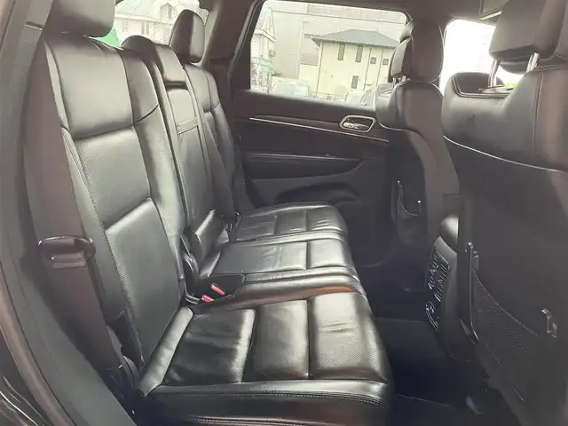 クライスラー・ジープ ジープ グランドチェロキー LTD 岐阜県 2021(令3)年 3.5万km 黒 純正ナビゲーション/Bluetooth/USB/Apple CarPlay/Android Auto/アルパイン製プレミアムサウンドシステム/アルパインフリップダウンモニター/社外DVDプレーヤー/アダプティブクルーズコントロール/前面衝突警報/車線逸脱警報プラス/ブラインドスポットモニター /ParkSense縦列、並列パークアシスト/セレクテレインシステム/クォドラリフトエアサスペンション/クォドラトラックII/バイキセノンヘッドライト/ベンチレーテッドフロントシート/フロント8ウェイパワーシート（運転席メモリー機能付）