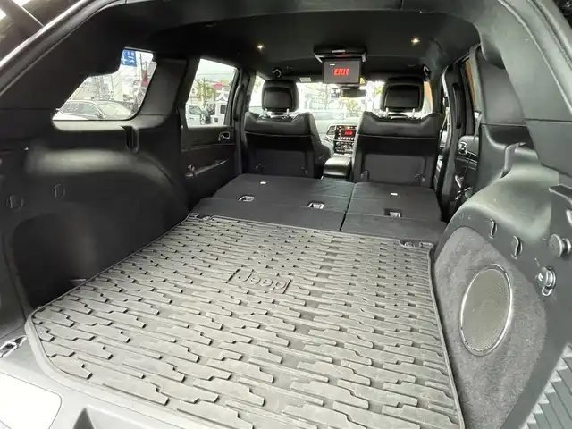 クライスラー・ジープ ジープ グランドチェロキー LTD 岐阜県 2021(令3)年 3.5万km 黒 純正ナビゲーション/Bluetooth/USB/Apple CarPlay/Android Auto/アルパイン製プレミアムサウンドシステム/アルパインフリップダウンモニター/社外DVDプレーヤー/アダプティブクルーズコントロール/前面衝突警報/車線逸脱警報プラス/ブラインドスポットモニター /ParkSense縦列、並列パークアシスト/セレクテレインシステム/クォドラリフトエアサスペンション/クォドラトラックII/バイキセノンヘッドライト/ベンチレーテッドフロントシート/フロント8ウェイパワーシート（運転席メモリー機能付）