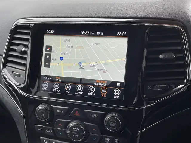 クライスラー・ジープ ジープ グランドチェロキー LTD 岐阜県 2021(令3)年 3.5万km 黒 純正ナビゲーション/Bluetooth/USB/Apple CarPlay/Android Auto/アルパイン製プレミアムサウンドシステム/アルパインフリップダウンモニター/社外DVDプレーヤー/アダプティブクルーズコントロール/前面衝突警報/車線逸脱警報プラス/ブラインドスポットモニター /ParkSense縦列、並列パークアシスト/セレクテレインシステム/クォドラリフトエアサスペンション/クォドラトラックII/バイキセノンヘッドライト/ベンチレーテッドフロントシート/フロント8ウェイパワーシート（運転席メモリー機能付）