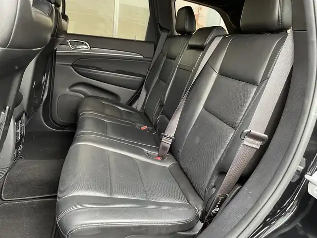 クライスラー・ジープ ジープ グランドチェロキー LTD 岐阜県 2021(令3)年 3.5万km 黒 純正ナビゲーション/Bluetooth/USB/Apple CarPlay/Android Auto/アルパイン製プレミアムサウンドシステム/アルパインフリップダウンモニター/社外DVDプレーヤー/アダプティブクルーズコントロール/前面衝突警報/車線逸脱警報プラス/ブラインドスポットモニター /ParkSense縦列、並列パークアシスト/セレクテレインシステム/クォドラリフトエアサスペンション/クォドラトラックII/バイキセノンヘッドライト/ベンチレーテッドフロントシート/フロント8ウェイパワーシート（運転席メモリー機能付）