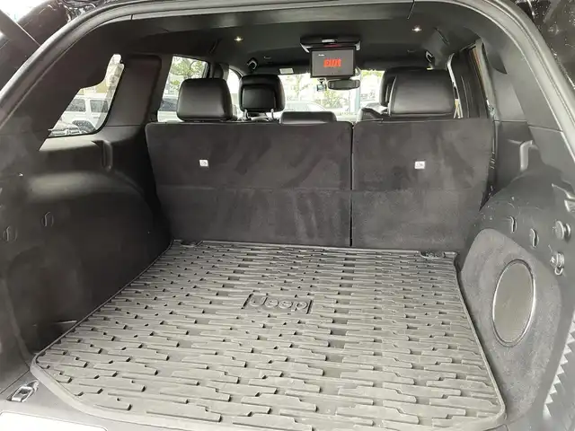 クライスラー・ジープ ジープ グランドチェロキー LTD 岐阜県 2021(令3)年 3.5万km 黒 純正ナビゲーション/Bluetooth/USB/Apple CarPlay/Android Auto/アルパイン製プレミアムサウンドシステム/アルパインフリップダウンモニター/社外DVDプレーヤー/アダプティブクルーズコントロール/前面衝突警報/車線逸脱警報プラス/ブラインドスポットモニター /ParkSense縦列、並列パークアシスト/セレクテレインシステム/クォドラリフトエアサスペンション/クォドラトラックII/バイキセノンヘッドライト/ベンチレーテッドフロントシート/フロント8ウェイパワーシート（運転席メモリー機能付）