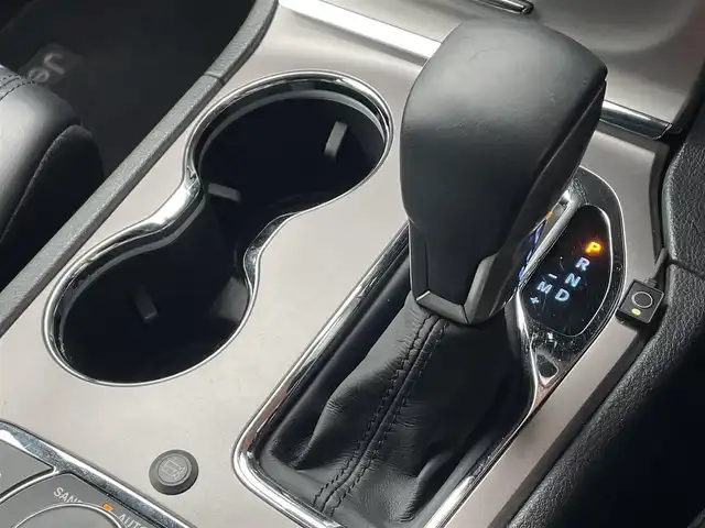 クライスラー・ジープ ジープ グランドチェロキー LTD 岐阜県 2021(令3)年 3.5万km 黒 純正ナビゲーション/Bluetooth/USB/Apple CarPlay/Android Auto/アルパイン製プレミアムサウンドシステム/アルパインフリップダウンモニター/社外DVDプレーヤー/アダプティブクルーズコントロール/前面衝突警報/車線逸脱警報プラス/ブラインドスポットモニター /ParkSense縦列、並列パークアシスト/セレクテレインシステム/クォドラリフトエアサスペンション/クォドラトラックII/バイキセノンヘッドライト/ベンチレーテッドフロントシート/フロント8ウェイパワーシート（運転席メモリー機能付）