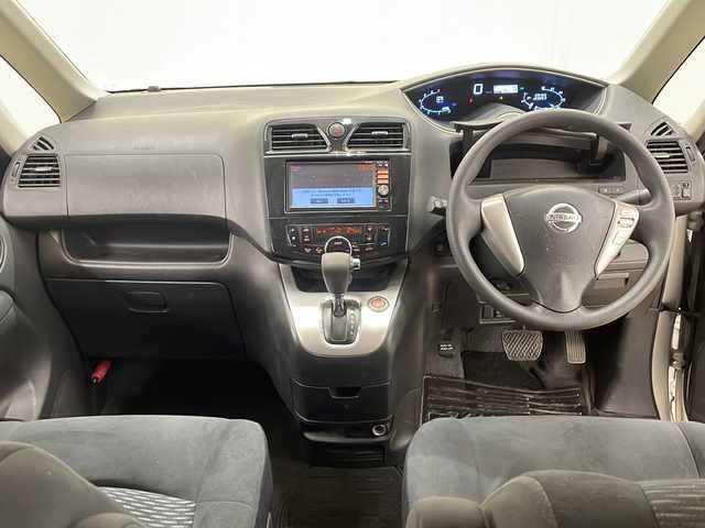 日産 セレナ 20X 道央・札幌 2013(平25)年 10.6万km ブリリアントシルバー ・４WD/・横滑り防止装置/・バックカメラ/・純正ナビ/・フルセグTV/・Bluetooth/・片側パワースライドドア/・クルーズコントロール/・ETC/・電動格納ミラー/・スマートキー/・スペアキー/・autoライト/・後席エアコン/・積込純正AW/・積込スタッドレス