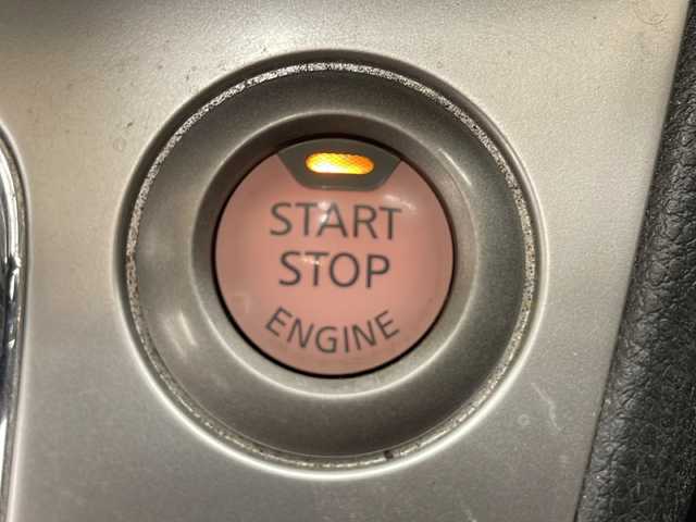 日産 セレナ 20X 道央・札幌 2013(平25)年 10.6万km ブリリアントシルバー ・４WD/・横滑り防止装置/・バックカメラ/・純正ナビ/・フルセグTV/・Bluetooth/・片側パワースライドドア/・クルーズコントロール/・ETC/・電動格納ミラー/・スマートキー/・スペアキー/・autoライト/・後席エアコン/・積込純正AW/・積込スタッドレス