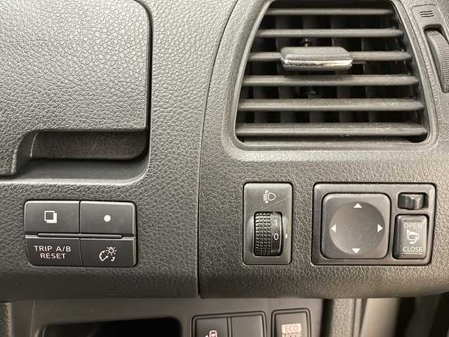 日産 セレナ 20X 道央・札幌 2013(平25)年 10.6万km ブリリアントシルバー ・４WD/・横滑り防止装置/・バックカメラ/・純正ナビ/・フルセグTV/・Bluetooth/・片側パワースライドドア/・クルーズコントロール/・ETC/・電動格納ミラー/・スマートキー/・スペアキー/・autoライト/・後席エアコン/・積込純正AW/・積込スタッドレス