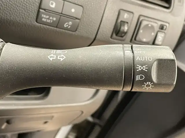 日産 セレナ 20X 道央・札幌 2013(平25)年 10.6万km ブリリアントシルバー ・４WD/・横滑り防止装置/・バックカメラ/・純正ナビ/・フルセグTV/・Bluetooth/・片側パワースライドドア/・クルーズコントロール/・ETC/・電動格納ミラー/・スマートキー/・スペアキー/・autoライト/・後席エアコン/・積込純正AW/・積込スタッドレス